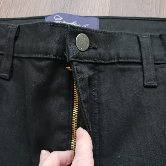 NYDJ Size 10 Black Crop Capri Cuffed Jeweled Denim Tummy Control Pants 21132 - Picture 2 of 6